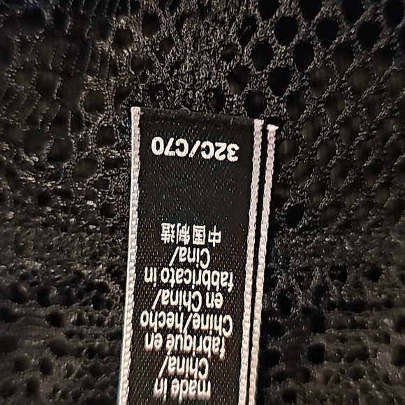 Victoria's Secret Very Sexy Plunge Fishnet Lace  Bra 32C NWOT - Picture 13 of 16